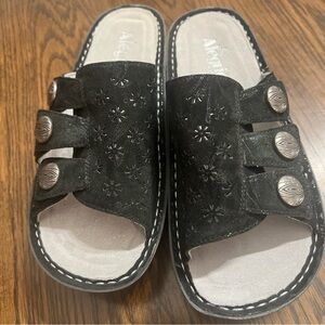Alegria Black Floral Embossed Mules